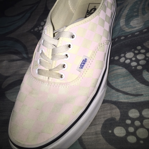 Pink checkered box vans - Picture 2 of 4